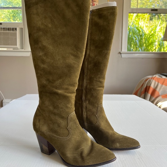 Frye Reed Sz 7M Olive Green Suede Side Zipper Tall Casual Dress Heeled Boots - Picture 12 of 12